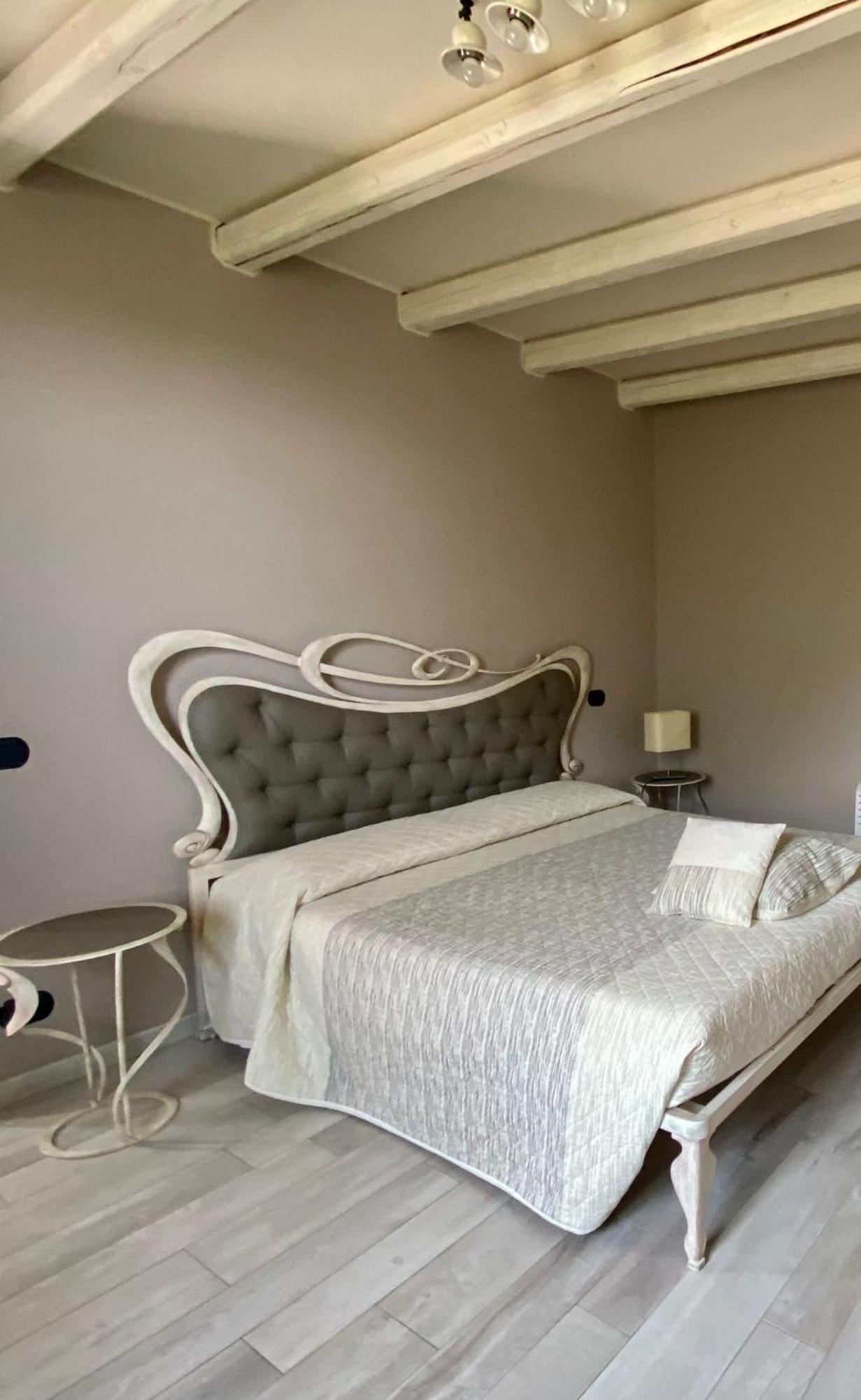 Casale Raffaello B&B Como Albese Con Cassano ภายนอก รูปภาพ